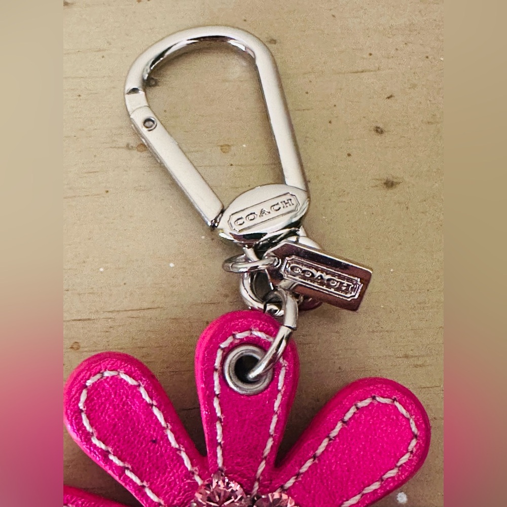 Authentic Coach Vintage Fuchsia Floral  Leather/ Gemstones Keychain! NEW - Picture 3 of 7